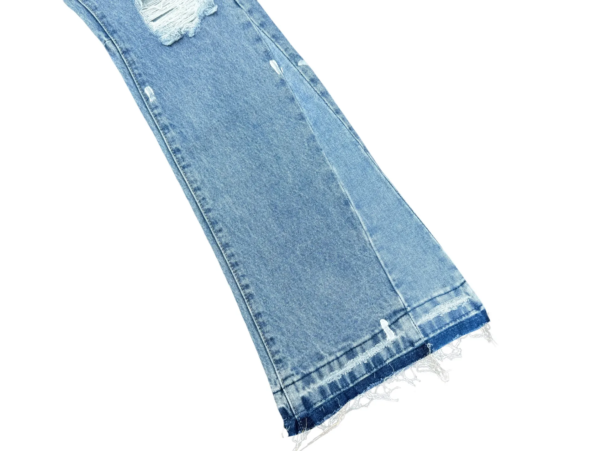P250💰G70 GALLERY DEPT. Denim bell-bottoms with holes and random threads connected to washed and distressed spliced ​​jeans. GALLERY is attracted by these bell-bottoms. Whether it is a reset of Carhartt or Levis, it has created a strong brand style. Since these pants are modified from rare vintage, the production capacity is limited. Therefore, after many icons wore them, these pants were once hard to find. Later, perhaps due to the improvement of GD's business in the past two years and the expansion of production lines, the brand itself lowered the price, so I can't wait any longer for these pants this year and will definitely buy them. During the process of the denim washing plant, the owner of the washing plant helped introduce a boss who had worked for Levi's foundry and started his own business. This also paved the way for the following styles. Therefore, Levi's remodeled single product for the base plate is really familiar. Whether it is the fabrics supplied or the lathes used in production, there is nothing to choose from. -Color: blue -Size: S-XXL (corresponding to 28-36)